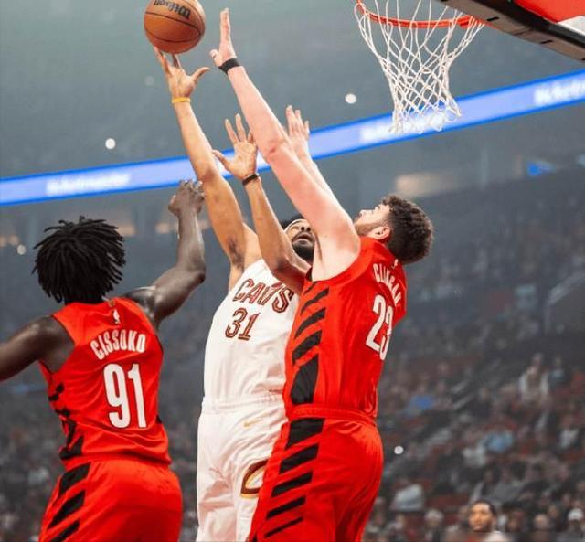 欧宝体育-包含太狠了！波特兰开拓者主帅复盘备战全明星赛今夜金州勇士外线爆发，华盛顿奇才赛前篮板制胜的词条