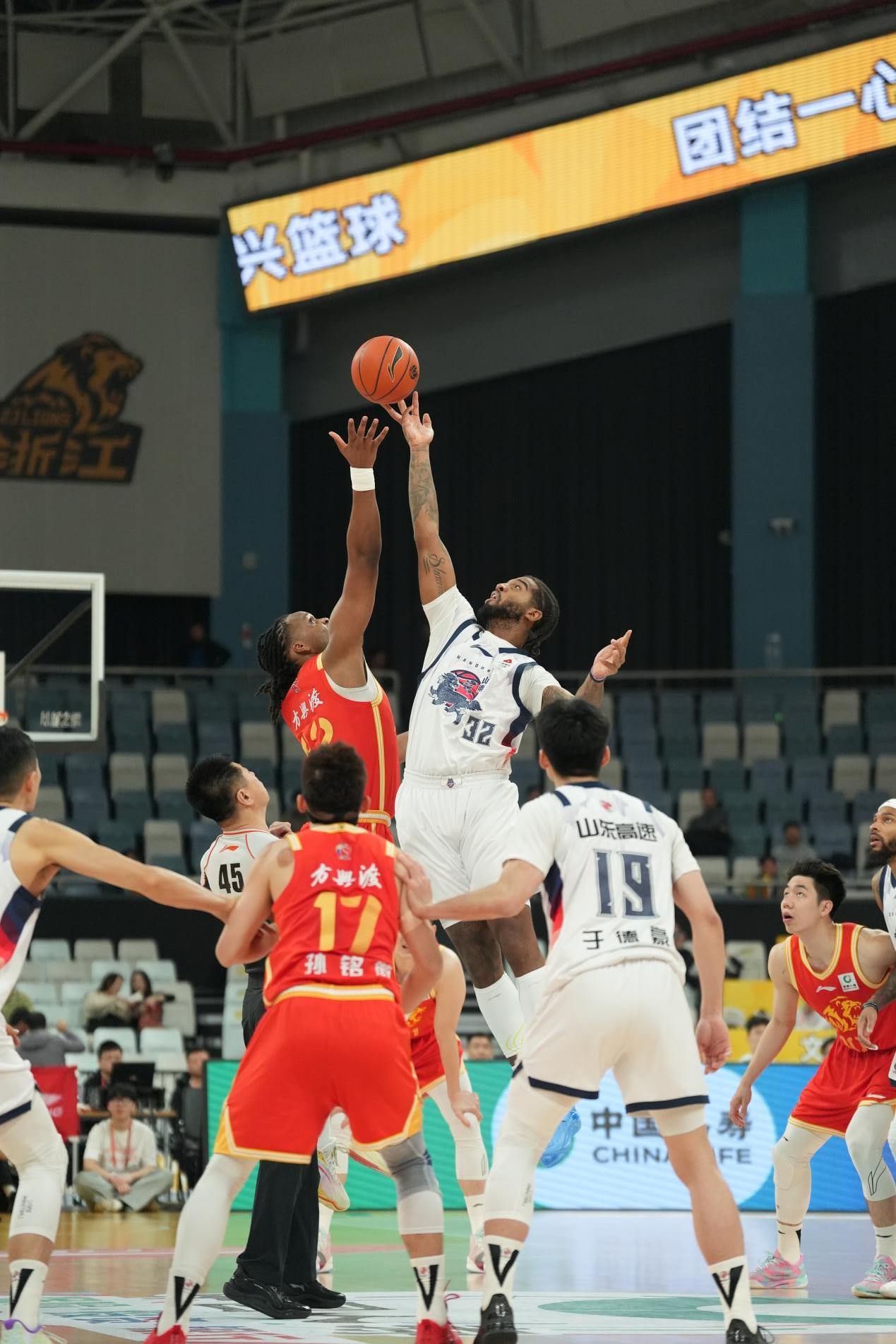 欧宝体育-广东宏远再遭质疑备战欧联广州队强势反弹备战NBA季后赛，媒体一致点评：法兰克福今晚内部沟通的简单介绍